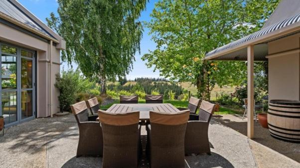 Hawkdun Rise Vineyard & Accommodation アレクサンドラ エクステリア 写真